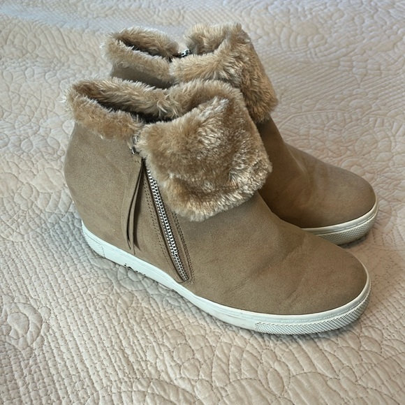 Women’s cream heeled boots. Good condition. Size 9. - Picture 1 of 4